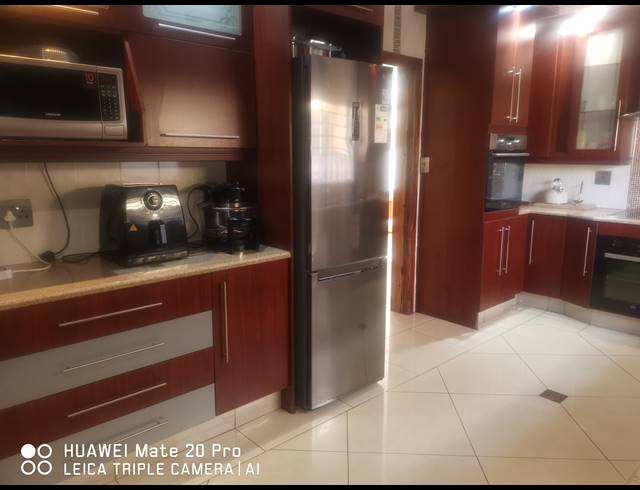 5 BEDROOM FREEHOLD FOR SALE IN BRACKENHURST